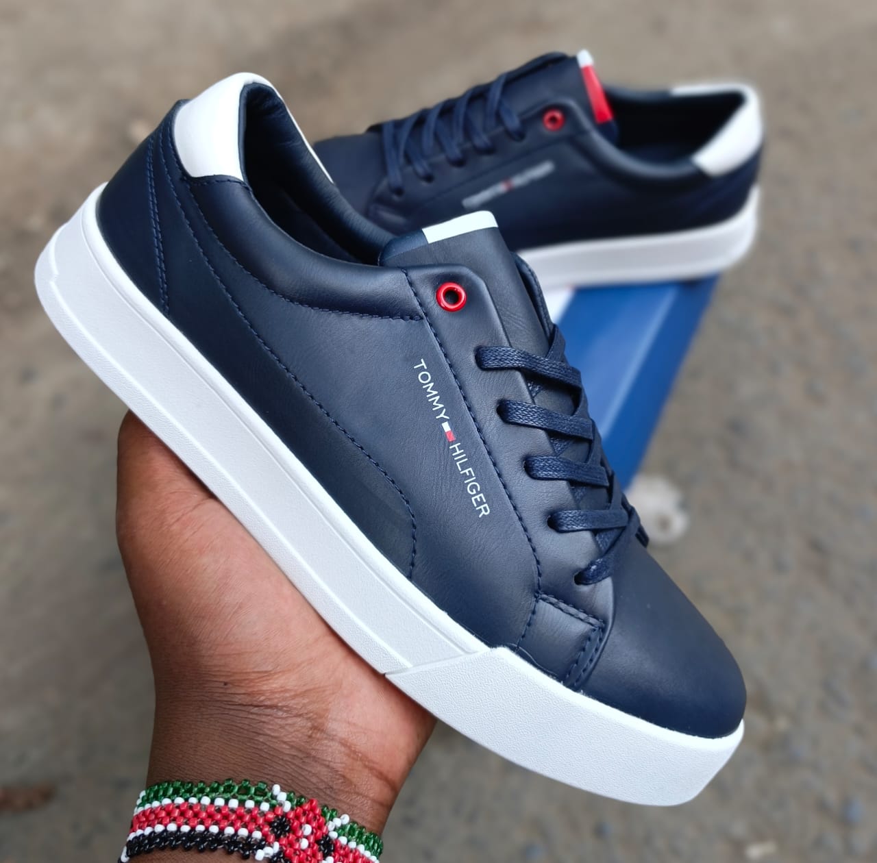 Thumbnail of tommy hilfiger 2