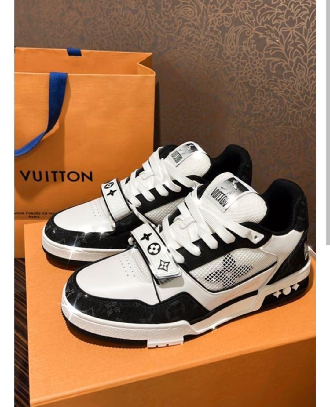 Thumbnail of Louis vuitton 3