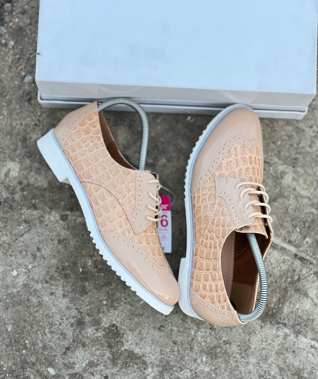 Thumbnail of Laced brogue 2